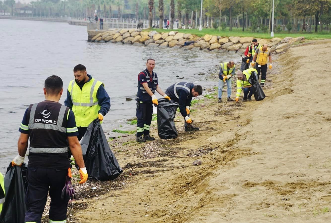 Sahil Bandından 150 Kilo Atık Toplandı