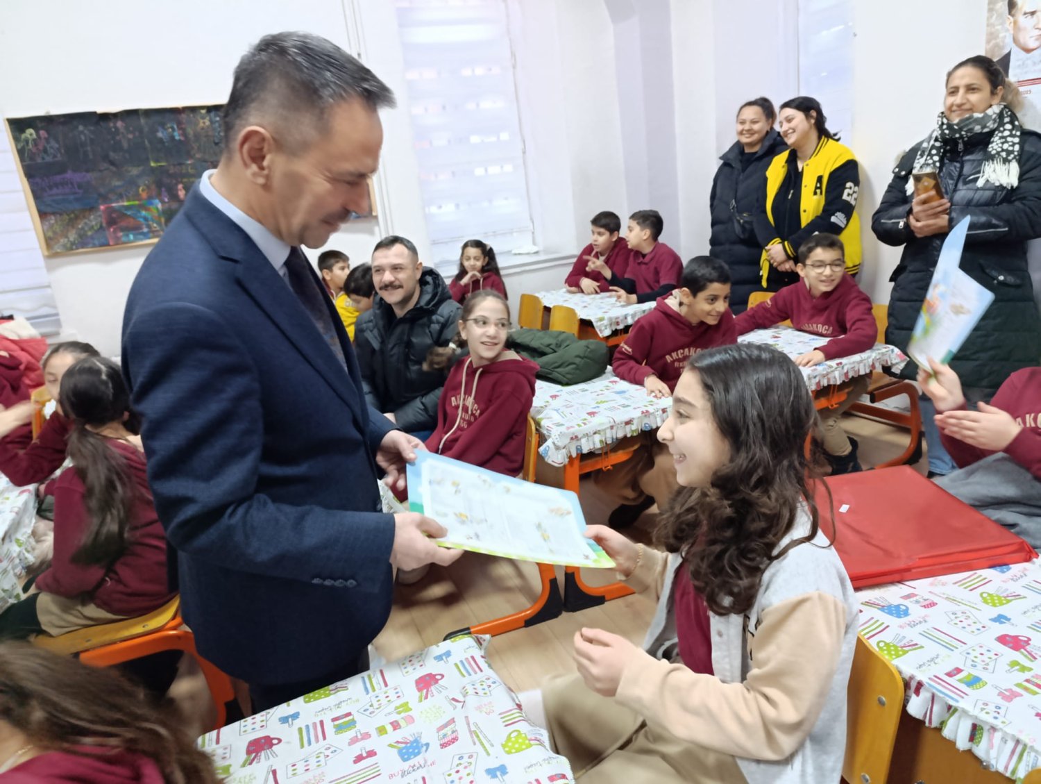 Sabah Erken Okula Gelip Öğretmenleri Dinledi Karne Dağıttı