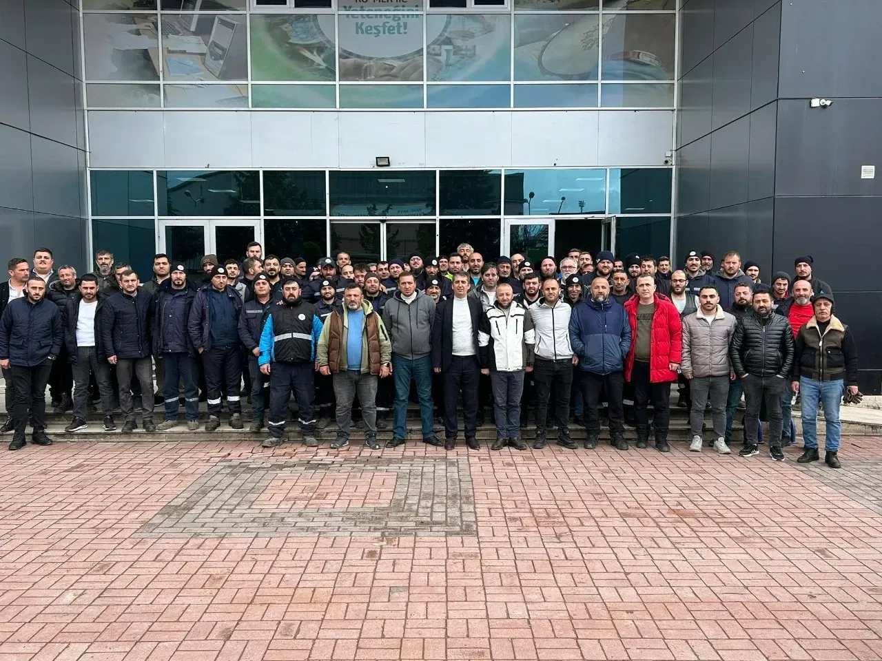 Kartepe’de İşçiler Yüzde 98 İle  Greve Evet Dedi!