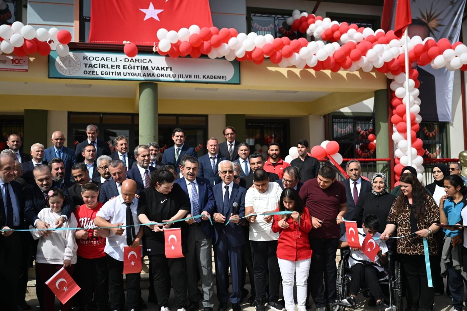 Bakan Tekin Darıca’da Okul Açılışına Katıldı