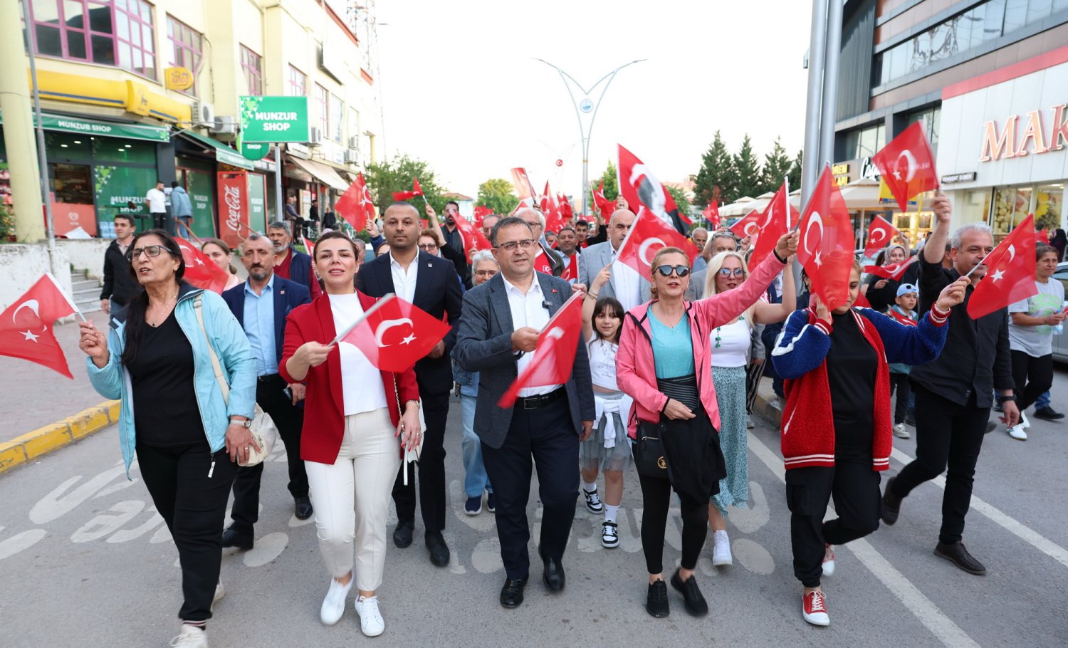 Derince’de 19 Mayıs Coşkusu Kortej Ve Gençlik Konseriyle Taçlandı