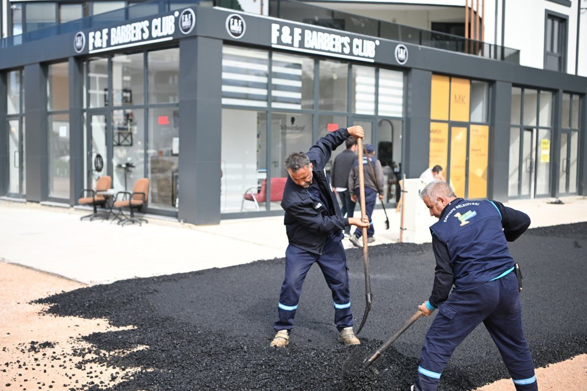 Gece Çalışmalarında 400 Ton Asfalt Serdiler