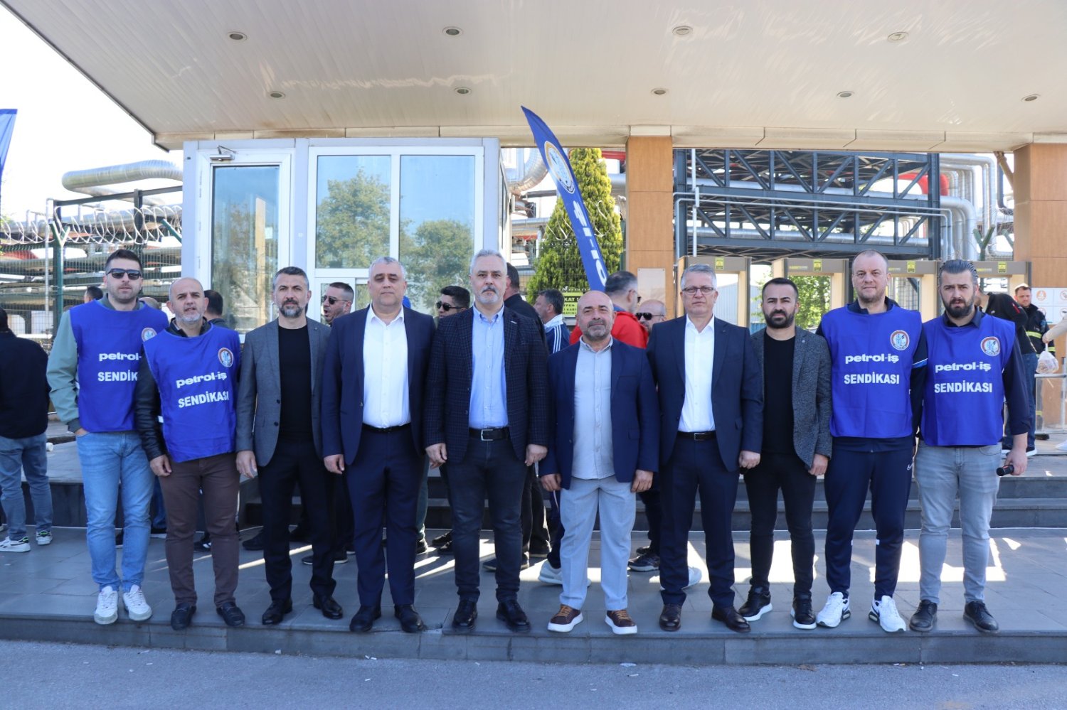 İzmit Belediyesinden TÜPRAŞ İşçilerine Sıcak Destek