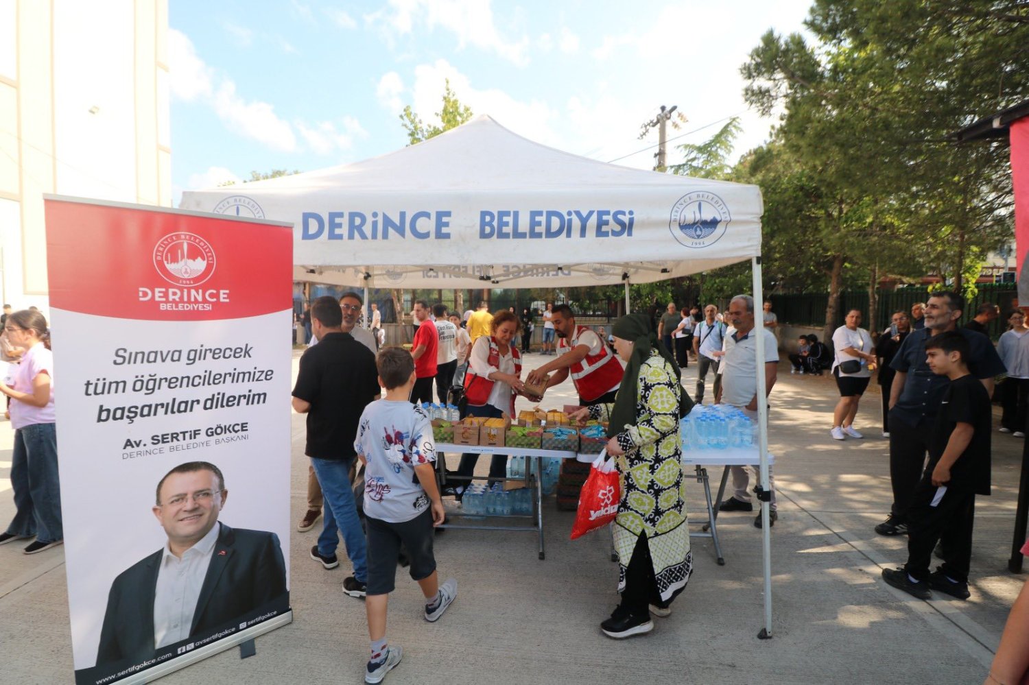 Derince Belediyesi LGS’ye Giren Öğrencileri Yalnız Bırakmadı