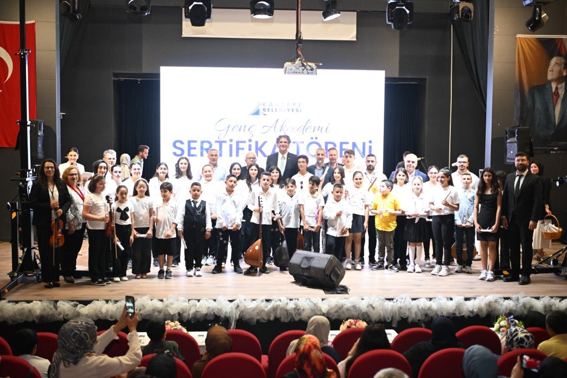 Kartepe Belediyesi Genç Akademi 4. Dönem Mezunlarını Gururla Uğurladı