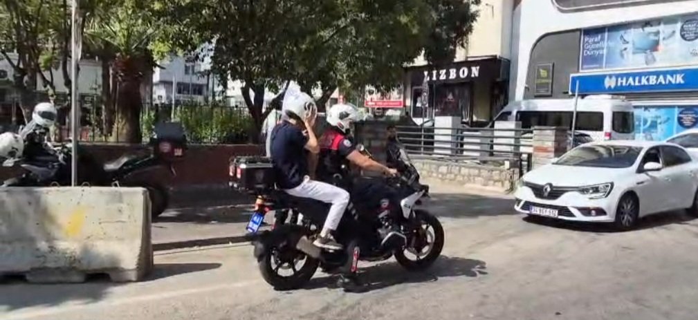 Sınava Geç Kalan Öğrencinin Yardımına Trafik Polisi Yetişti