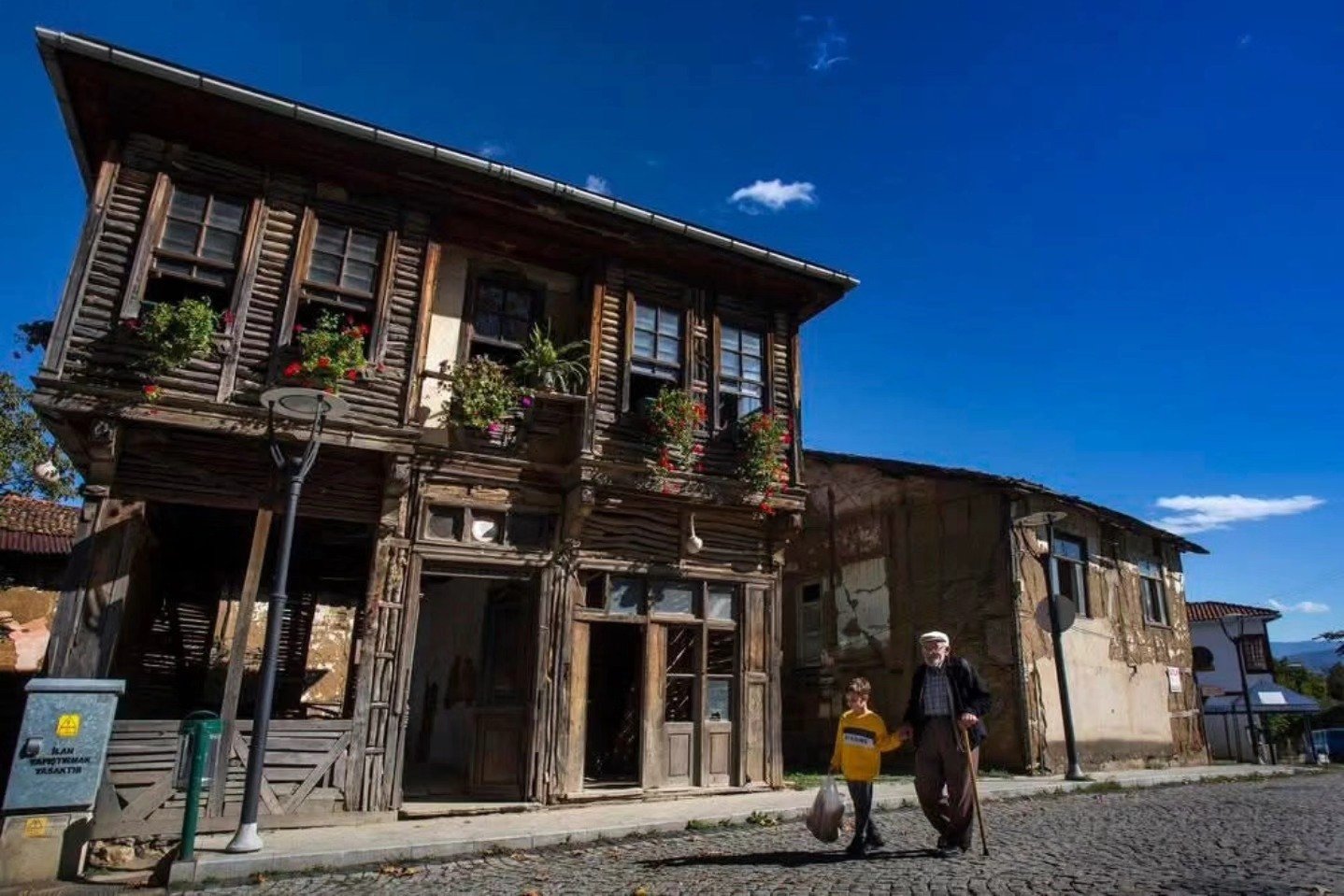 Gölcük Saraylı’nın Simgelerinden Olan Tarihi Bina Restore Edilecek
