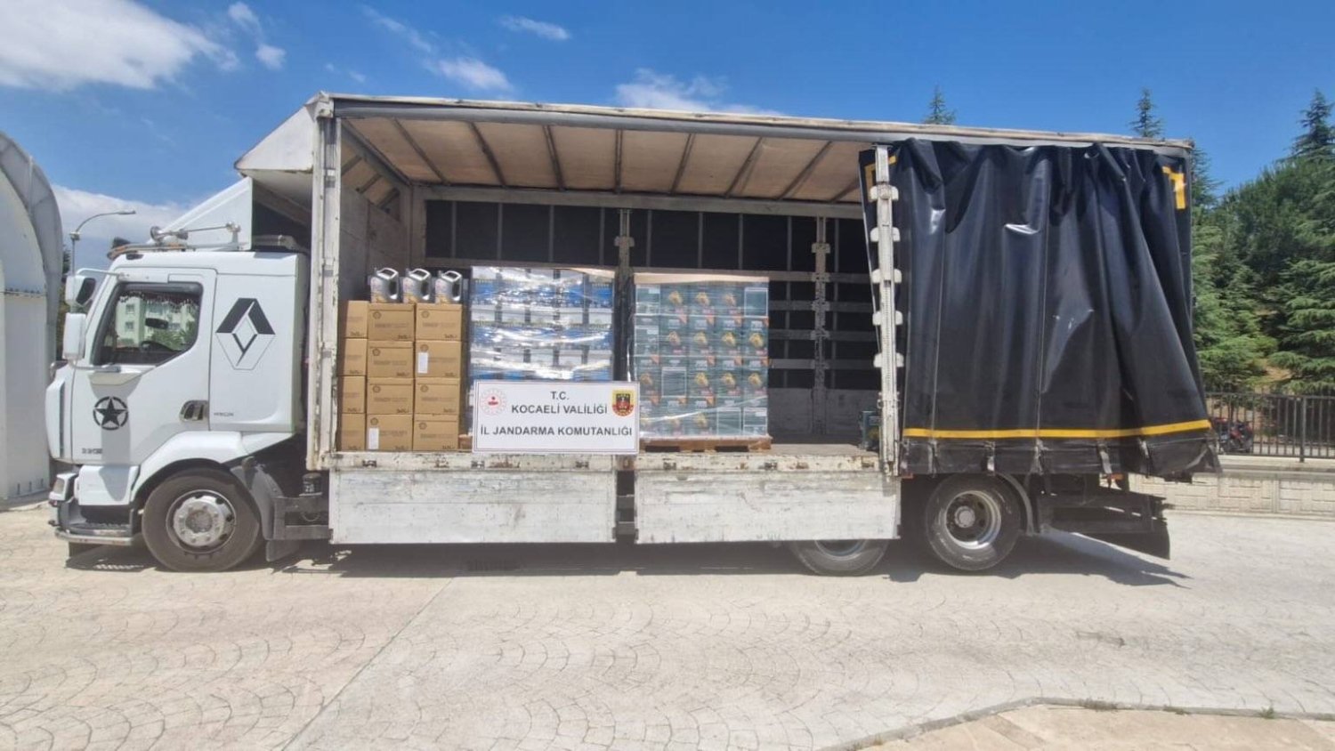 Kocaeli Jandarma’dan Gölcük’te Sahte Madeni Yağ Operasyonu