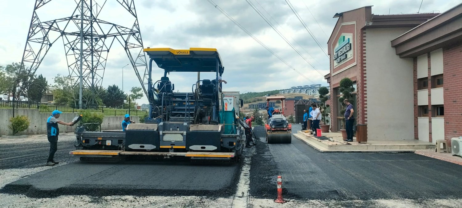 Kent Mezarlığı’nda Yollar Ve Otopark Asfaltlandı