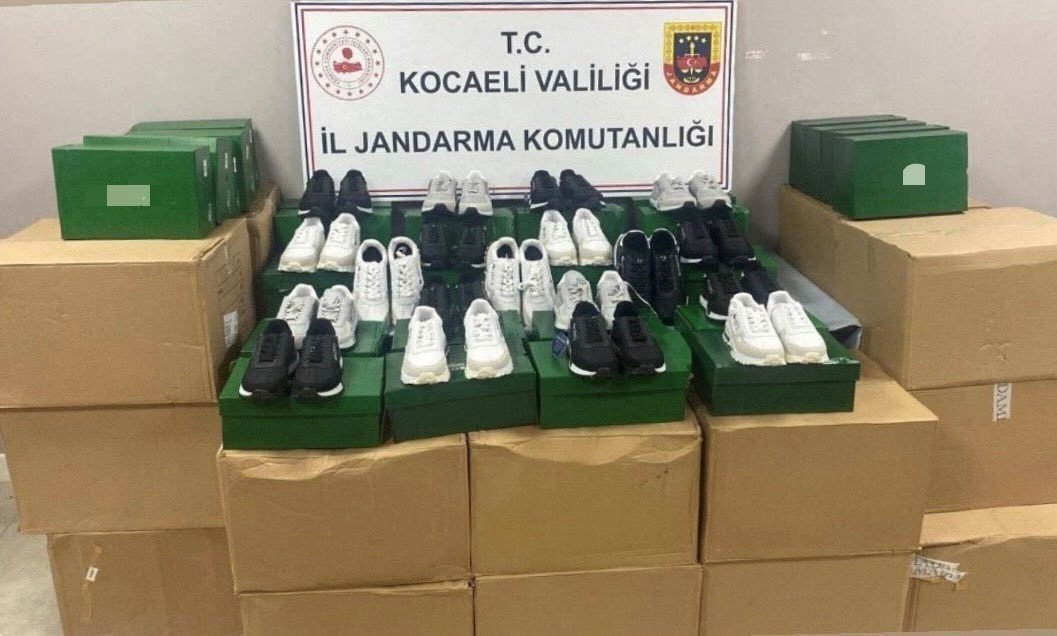 1 Milyon 800 Bin TL'lik Sahte Ayakkabı Ele Geçirildi 