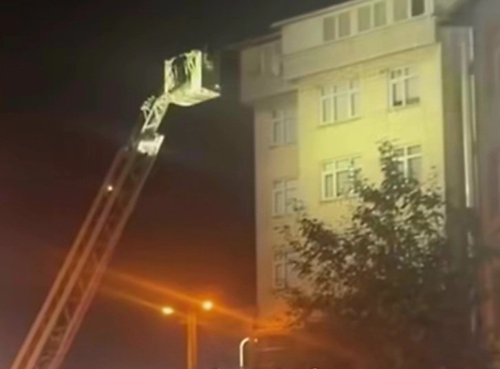 Çatırdama Sesleri Mahalleyi Ayağa Kaldırdı