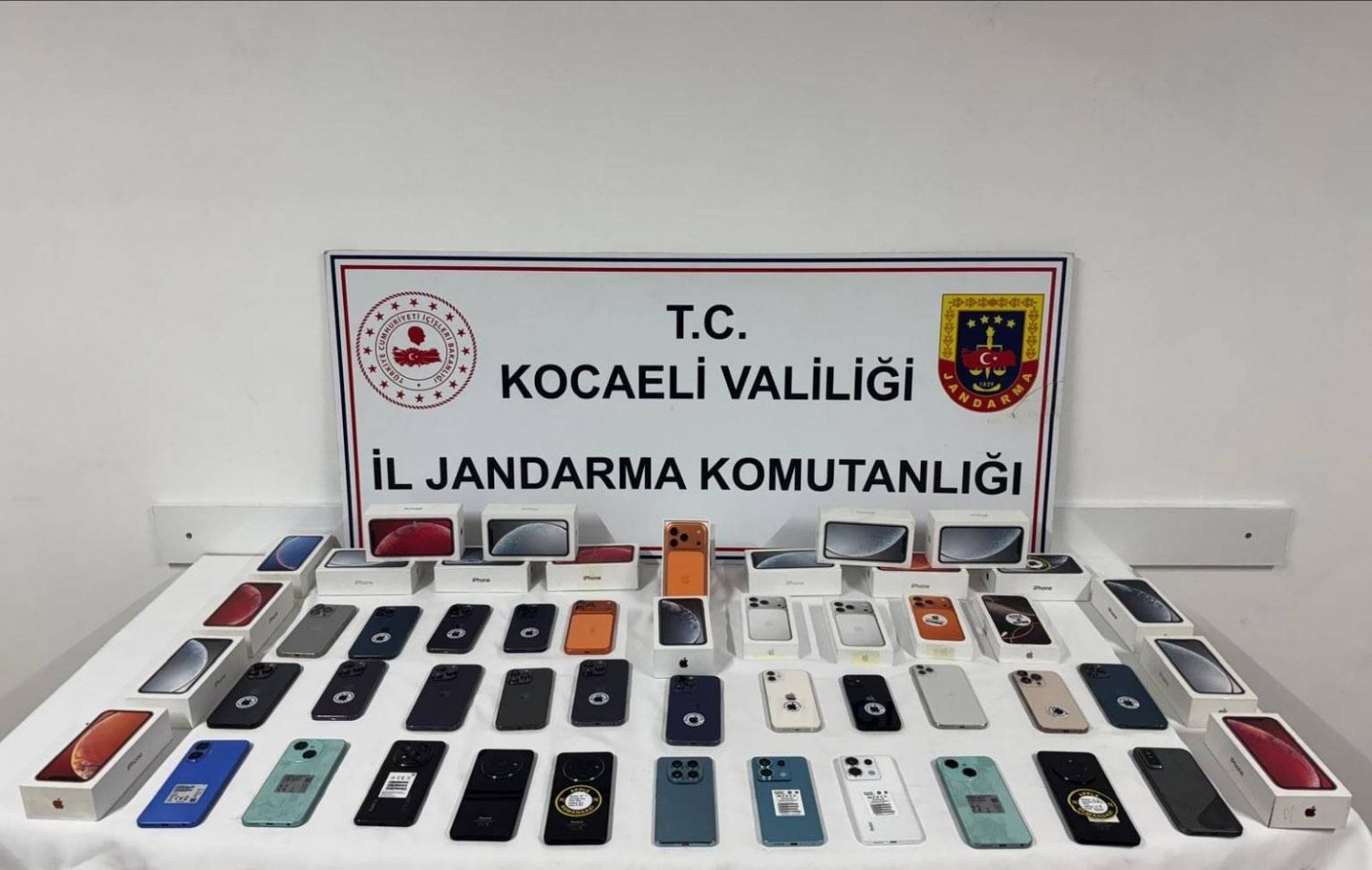 Dilovası’nda Kaçak Telefon Operasyonu