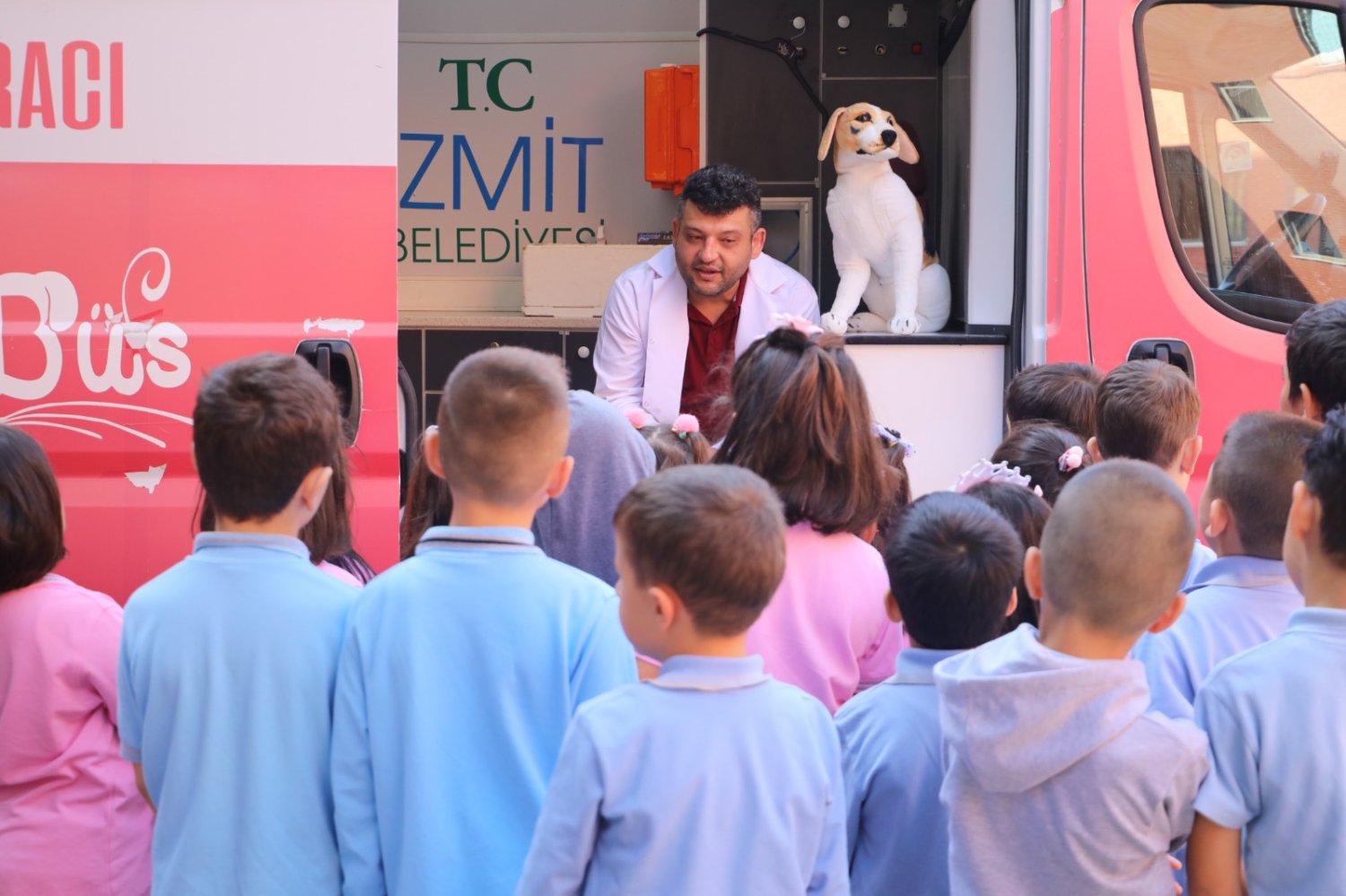İzmit Belediyesinden Miniklere Hayvan Dostu Eğitim Programı