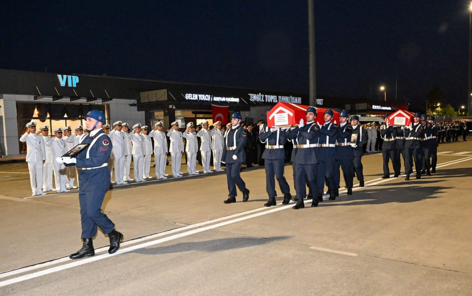 Kuzey Marmara Otoyolu’nda Şehit Düşen Askerler Dualarla Uğurlandı