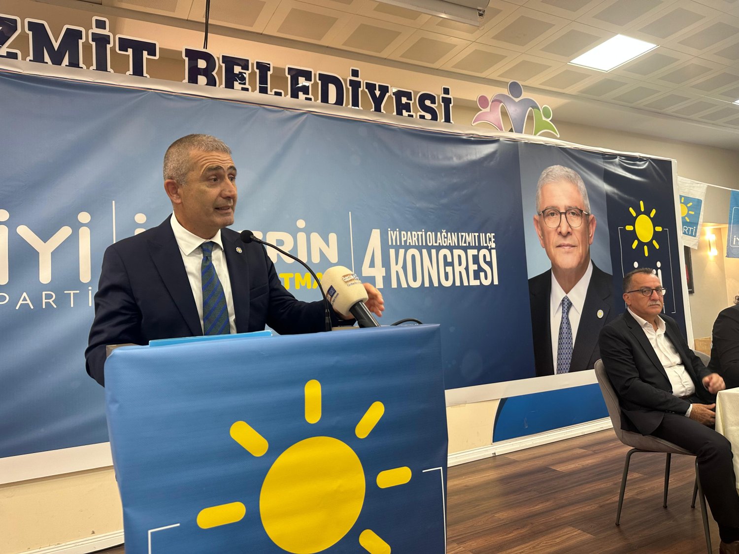 Şirin: AKP Ve CHP Kameralar Önünde Karşı, Arkada Da Sarmaş Dolaş!