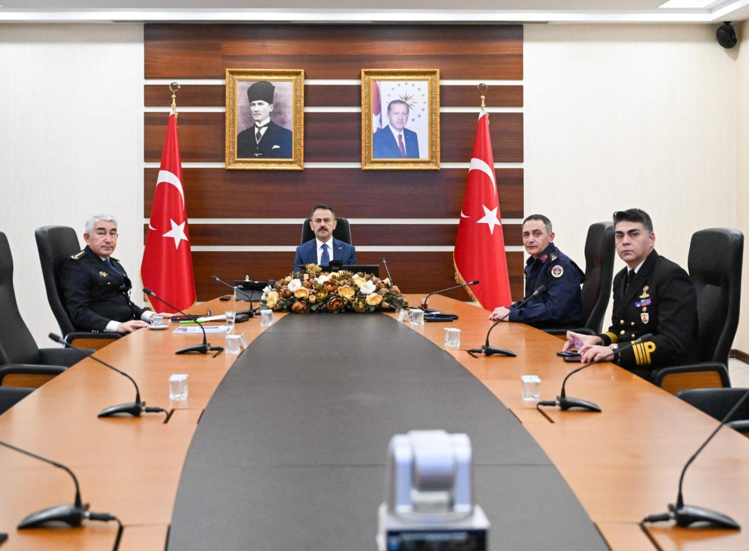 Vali Aktaş, Bakan Yerlikaya Başkanlığındaki VKS Toplantısına Katıldı