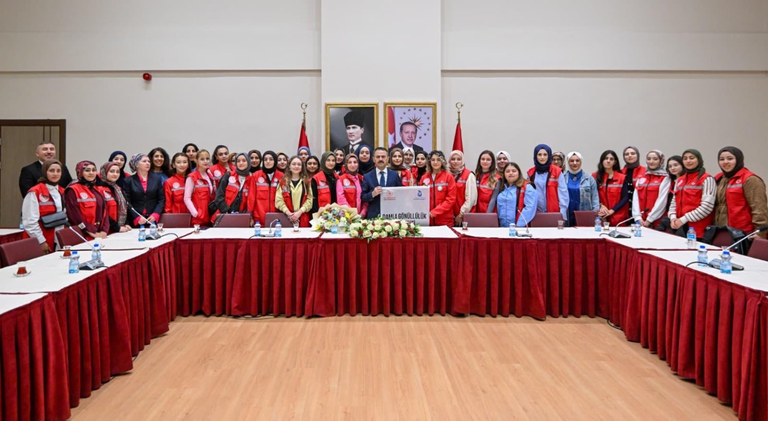 Vali Aktaş, Damla Gönüllülerini Ağırladı