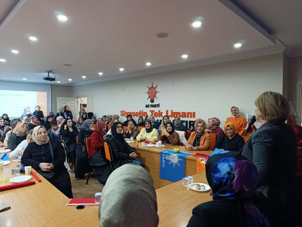 Ak Parti Kocaeli Kadın Kolları’ndan 12 İlçede 1055 Kişiye Kapsamlı Eğitim