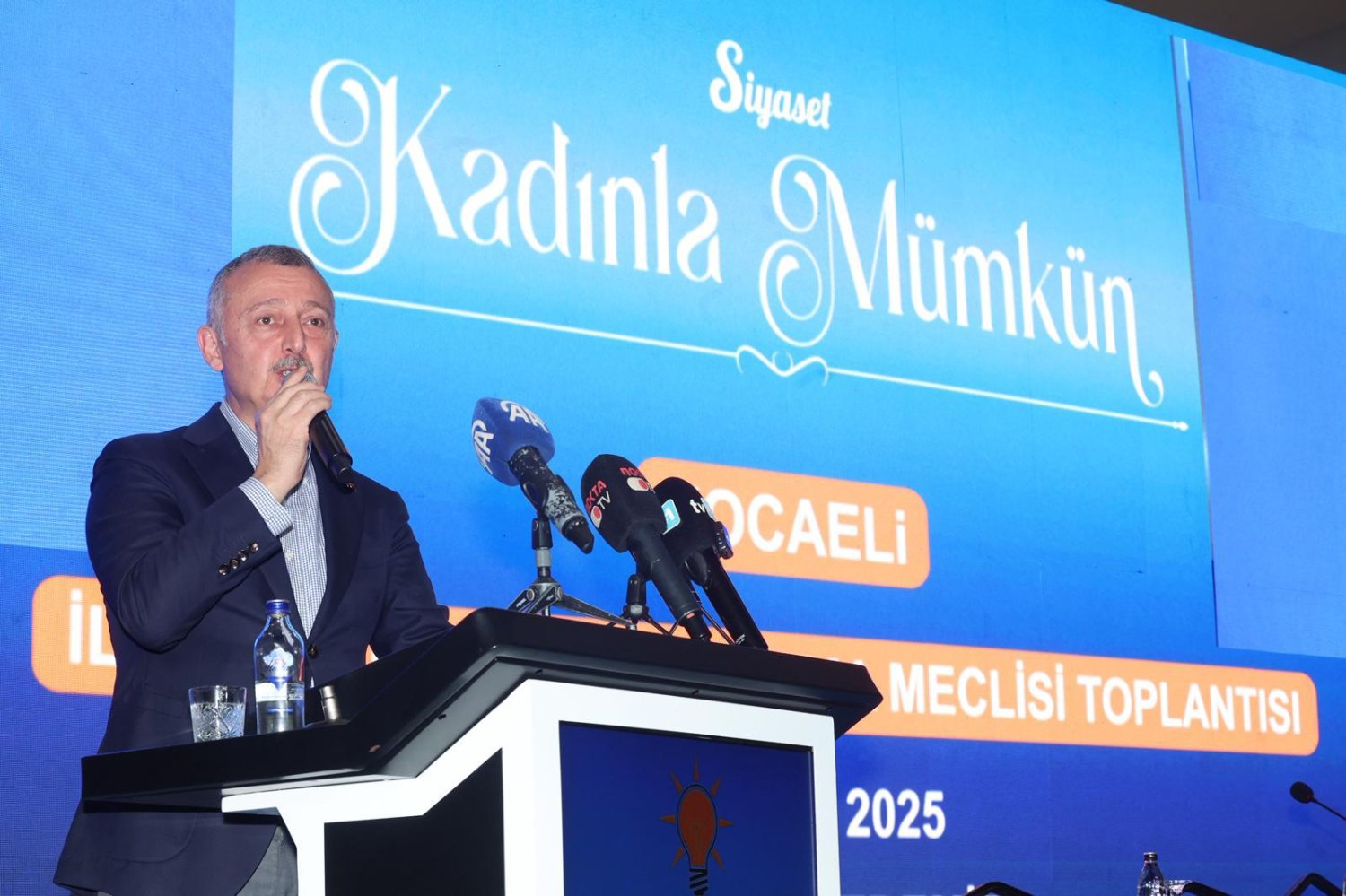 Başkan Büyükakın'dan Özgür Özel'e;Bari Böyle Acı Bir Günde  Siyaset Yapmayın