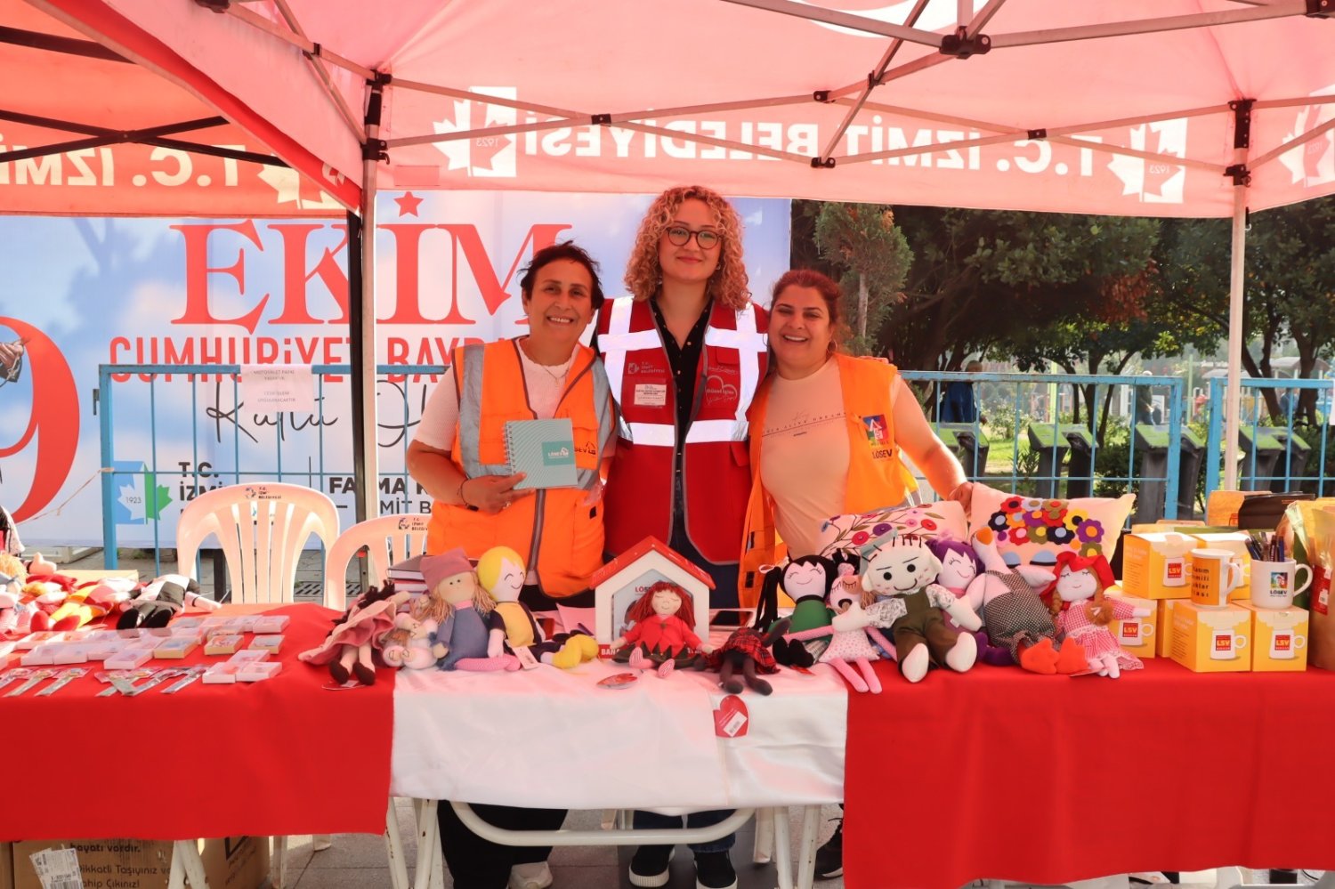 İzmit Belediyesi Ve LÖSEV El Ele: Lösemili Çocuklar İçin Umut Standı