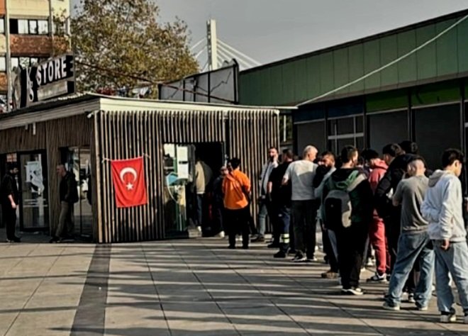 Kocaelispor Taraftarı Maç Öncesi Passolig Kuyruğunda