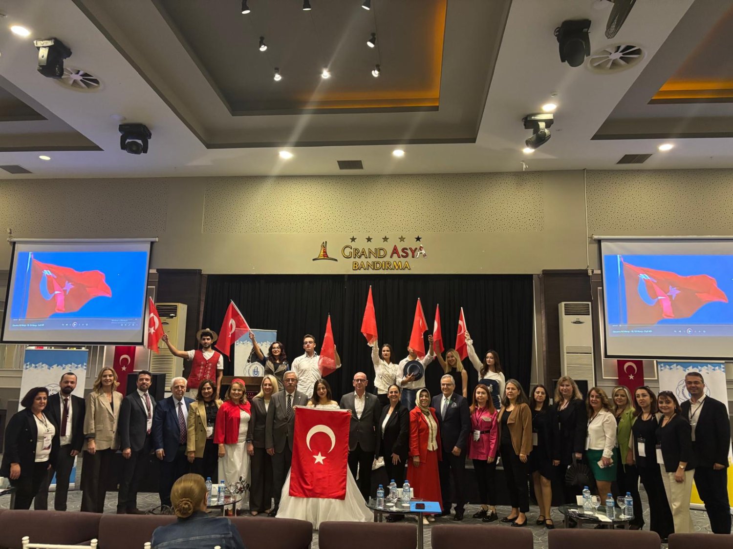 Zübeyde Hanım Mtal’den Bandırma’da Geri Dönüşüm Defilesi