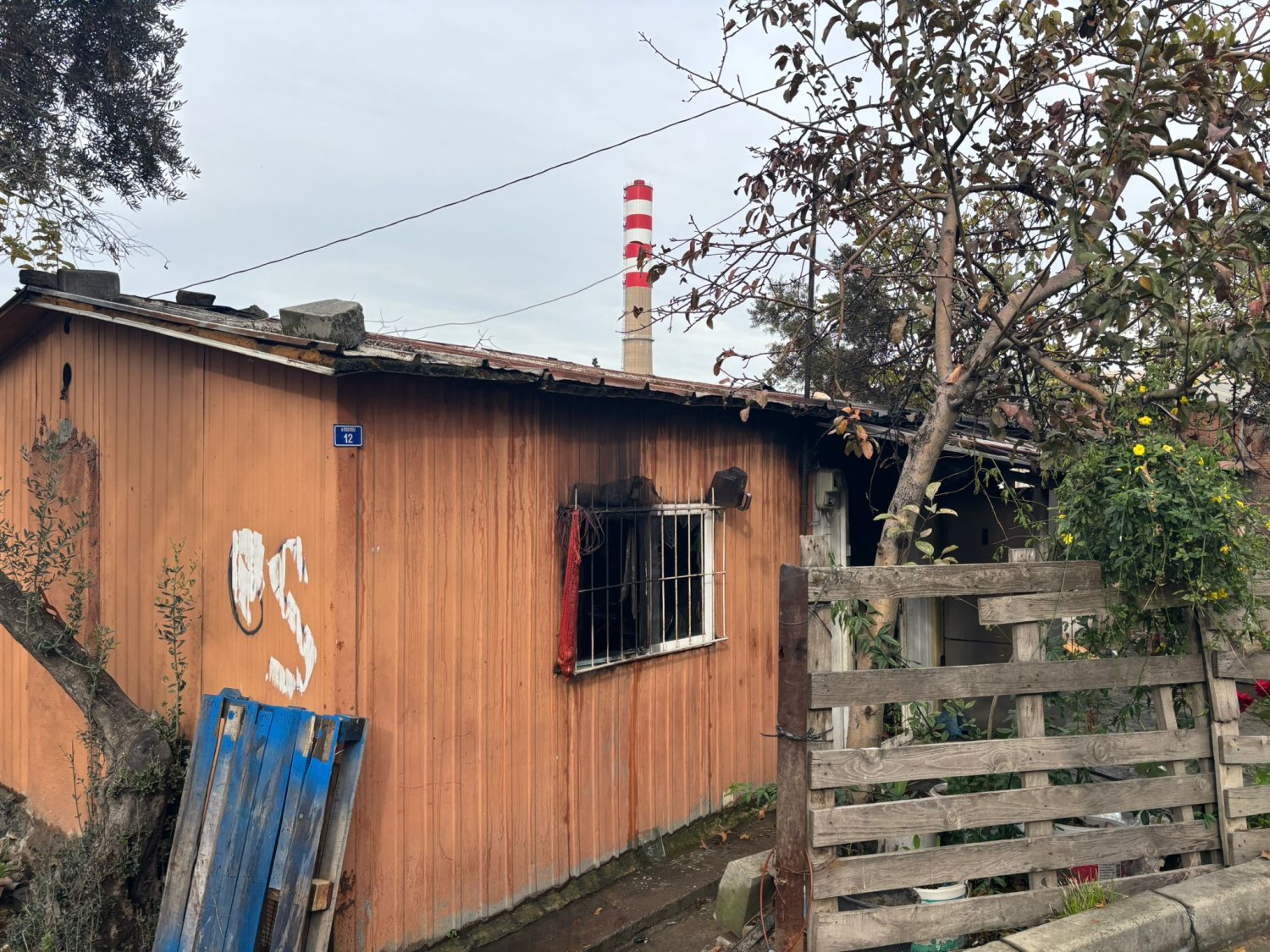 Dilovası’nda Prefabrik Ev Alev Alev Yandı: 70 Yaşındaki Engelli Vatandaş Son Anda Kurtarıldı