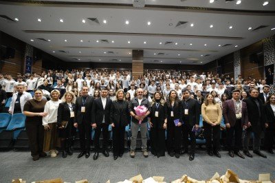 Sinan Canan ve Yazarlar Bilnet Kitap Fuarı’nda Öğrencilerle Buluştu