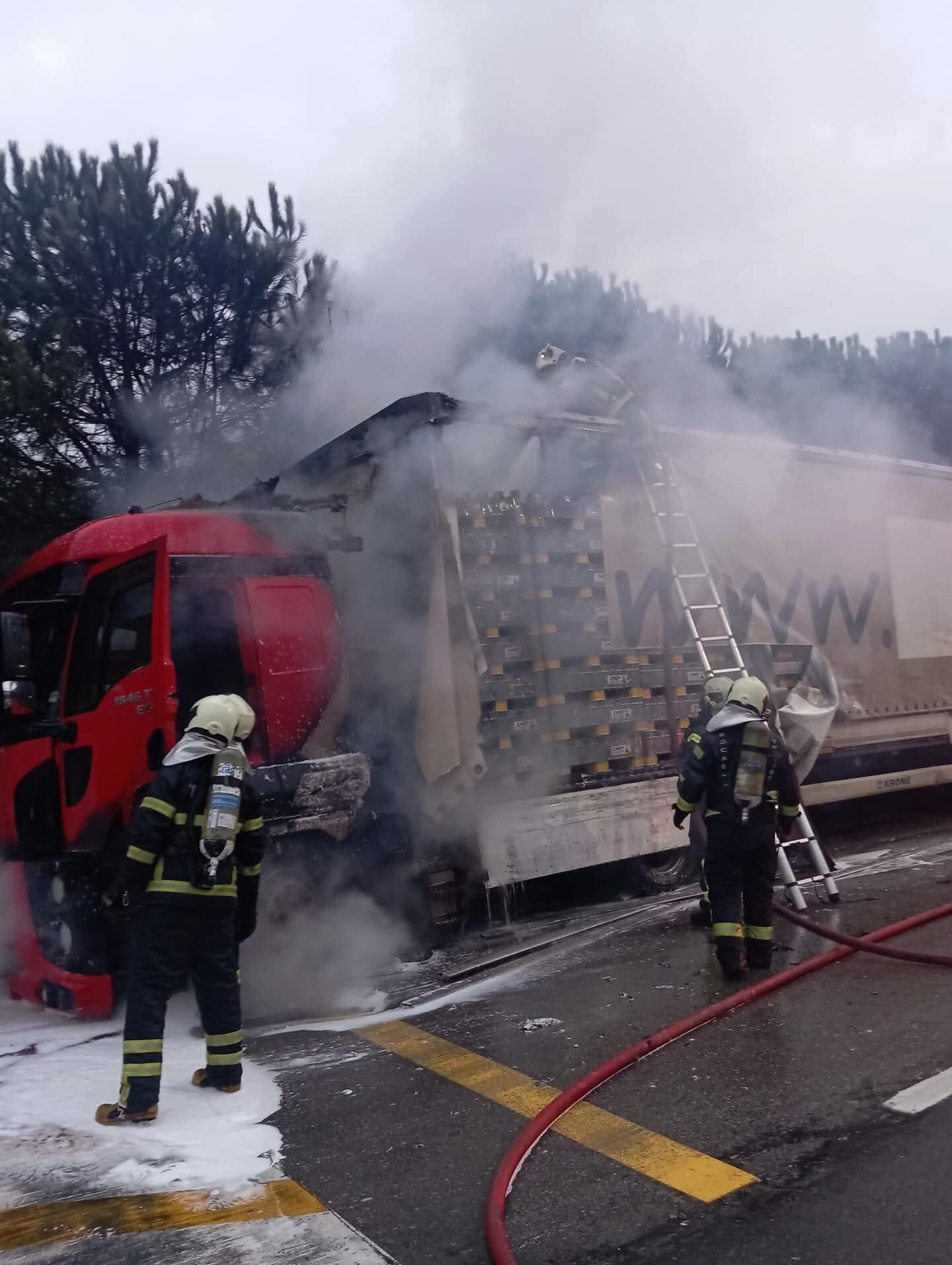 Çayırova’da Seyir Halindeki Tır Alev Aldı