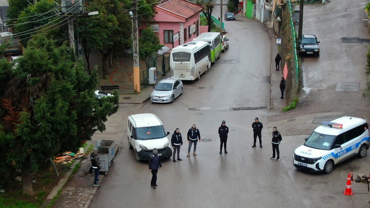 Huzurlu Sokaklar Uygulaması: 37 Aranan Şahıs Yakalandı