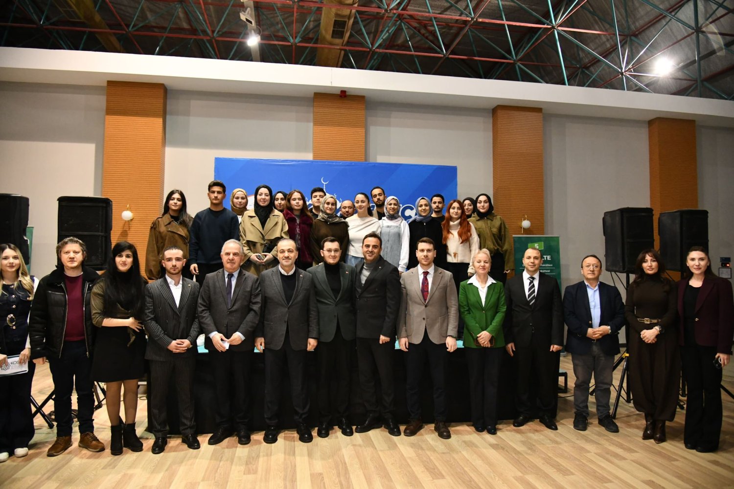 Başkan Özlü Üniversiteli Gençlerle İftar Yaptı