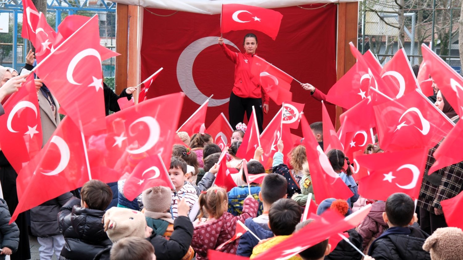Lokomotif’te İlk Ders Zili Bayrak Sevgisi İle Çaldı