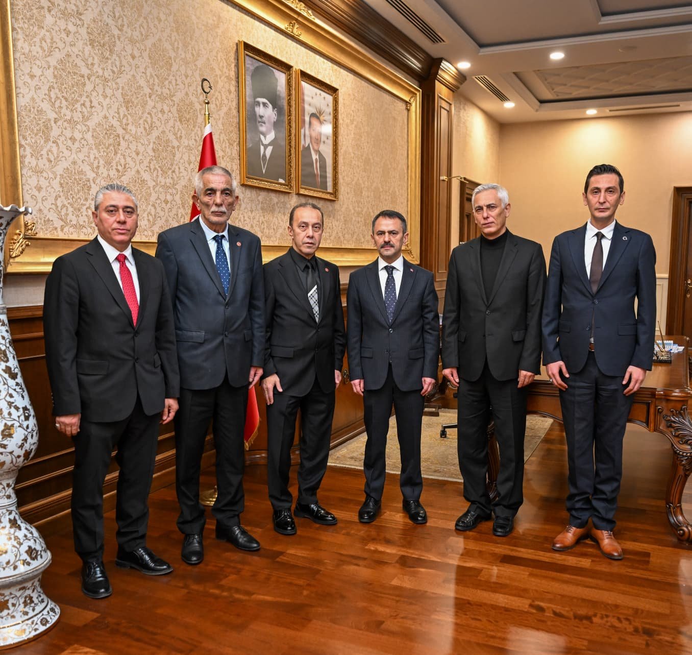 Milliyetçi Hareket Partisi Kocaeli İl Başkanı Kamil Akın’dan Vali İlhami Aktaş’a Nezaket Ziyareti