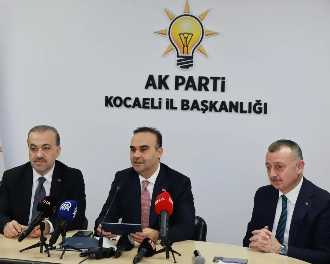 Bakan Kacır Kocaeli’de Teşkilatla Buluştu