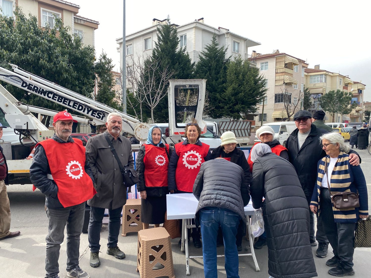 Emekliler İkramiyelerin Asgari Ücret Seviyesine Çıkarılmasını İstiyor