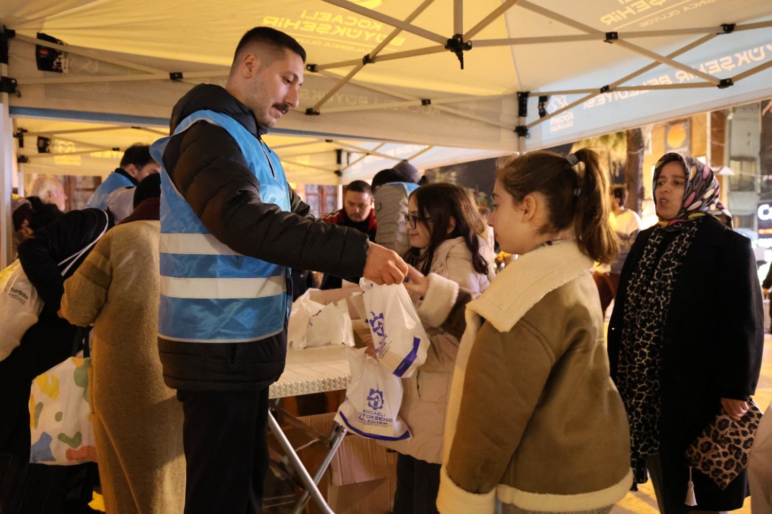 Kadir Gecesi’nde Gönüllere Dokunan Paylaşım
