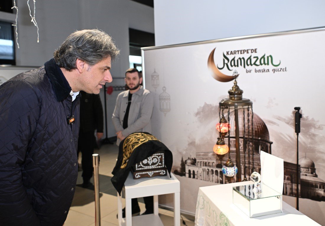 Kartepe’de Mukaddes Emanetlere Yoğun İlgi