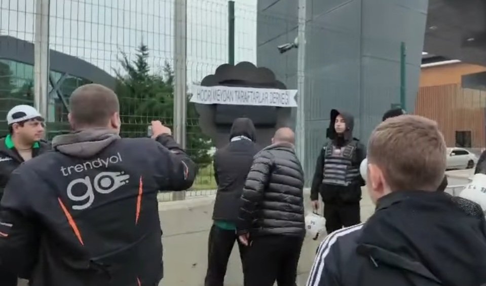 Kocaelispor Taraftarından Riva’da Sert Protesto