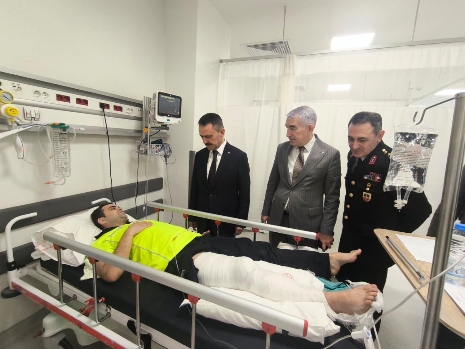 Vali Aktaş’tan Yaralı Trafik Polisine Moral Ziyareti