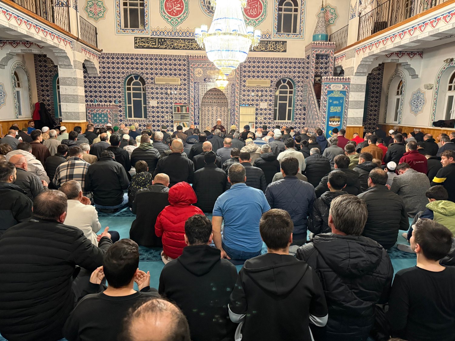 Vatandaşlar Dualar İçin Camilere Akın Etti