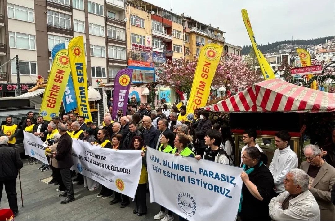 Eğitimciler İş Bırakıp Sokağa Çıktı