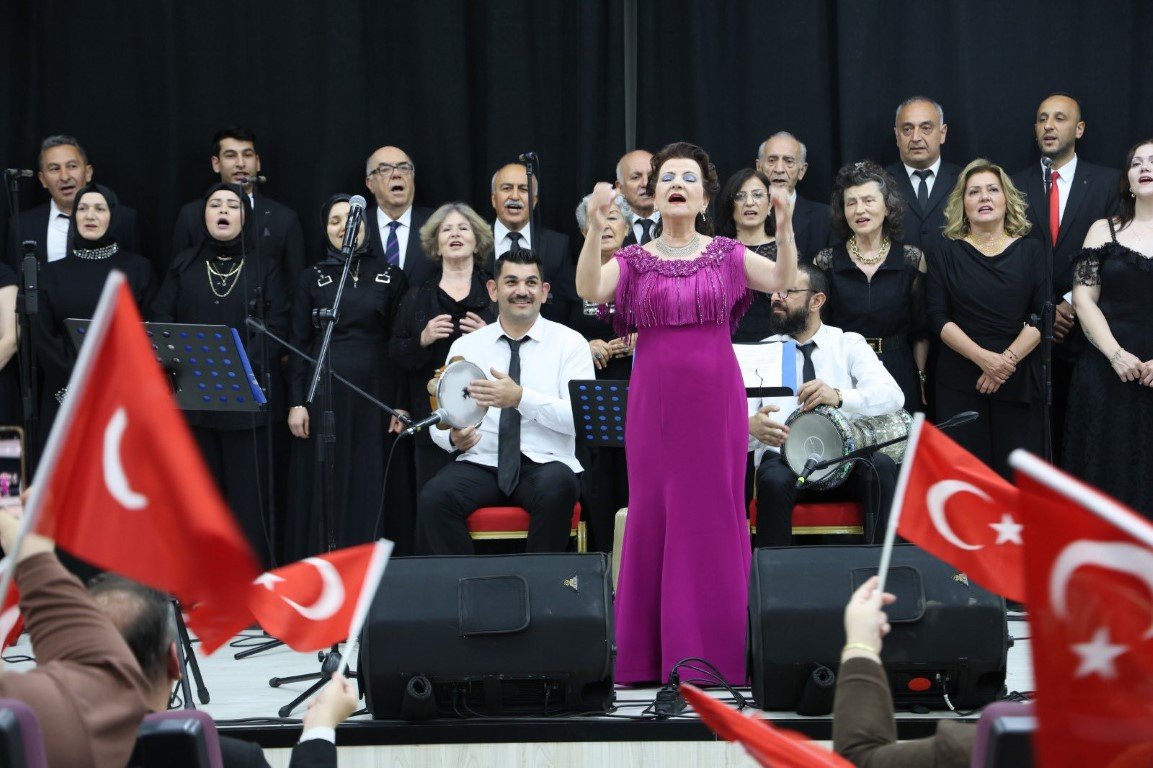19 Mayıs Coşkusu Kartepe’de Türkü ve Nağmelerle Yaşandı