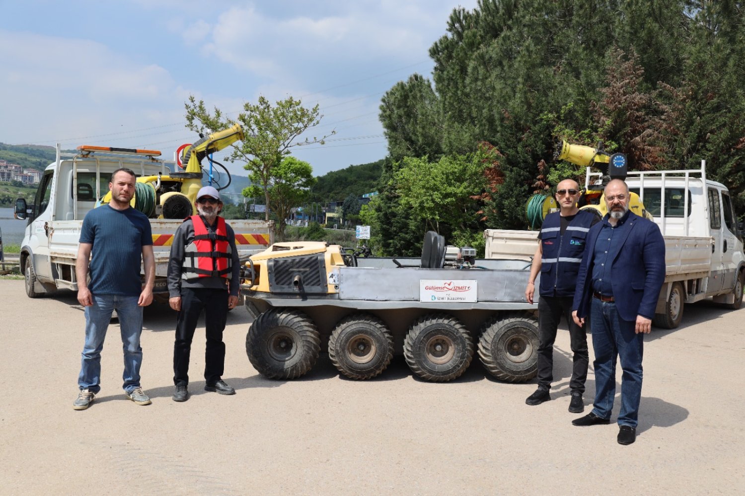 İzmit’te İlaçlama Çalışmaları Amfibik Araç Desteğiyle Devam Ediyor