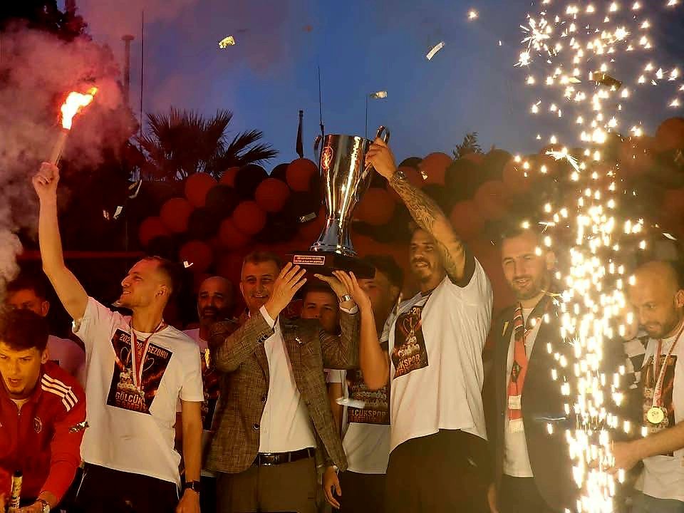 Şampiyonluk Kupası Gölcük’e Geldi