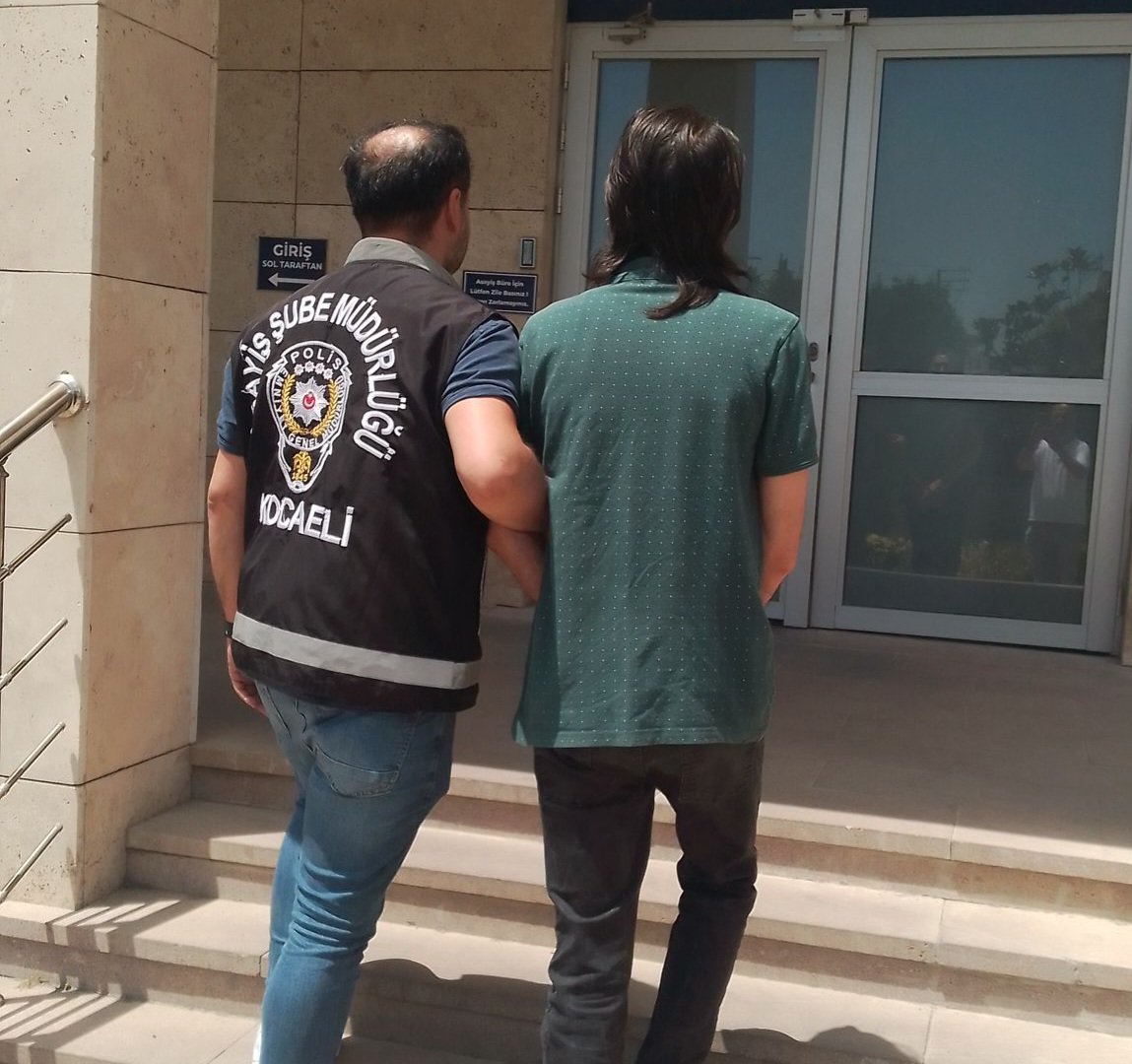 Firari Dolandırıcılık Hükümlüsü Darıca'da Yakayı Ele Verdi