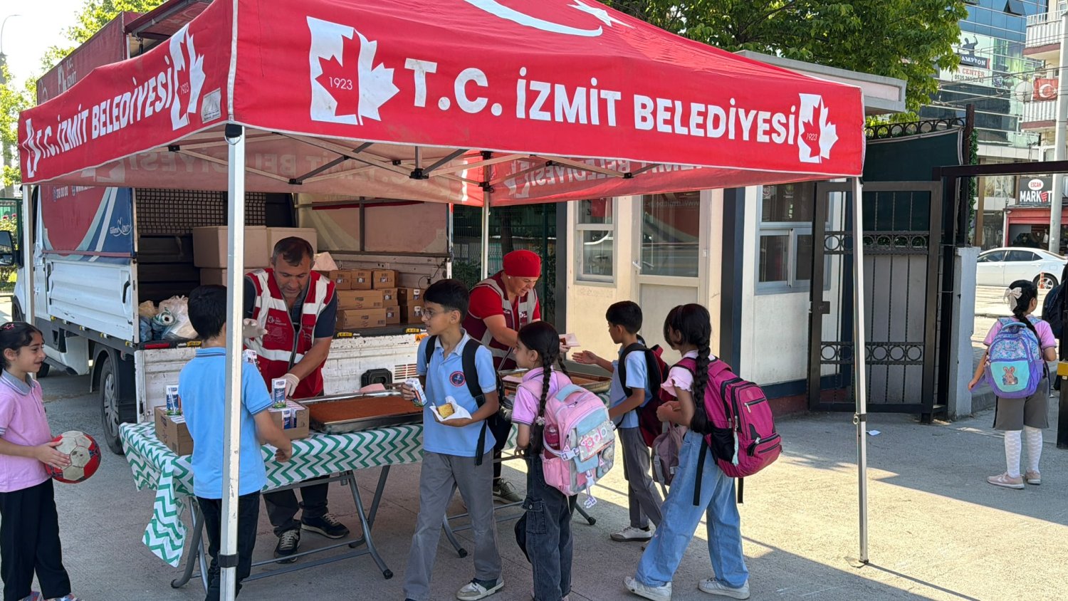 İzmit Belediyesinden Öğrencilere Beslenme Desteği Sürüyor