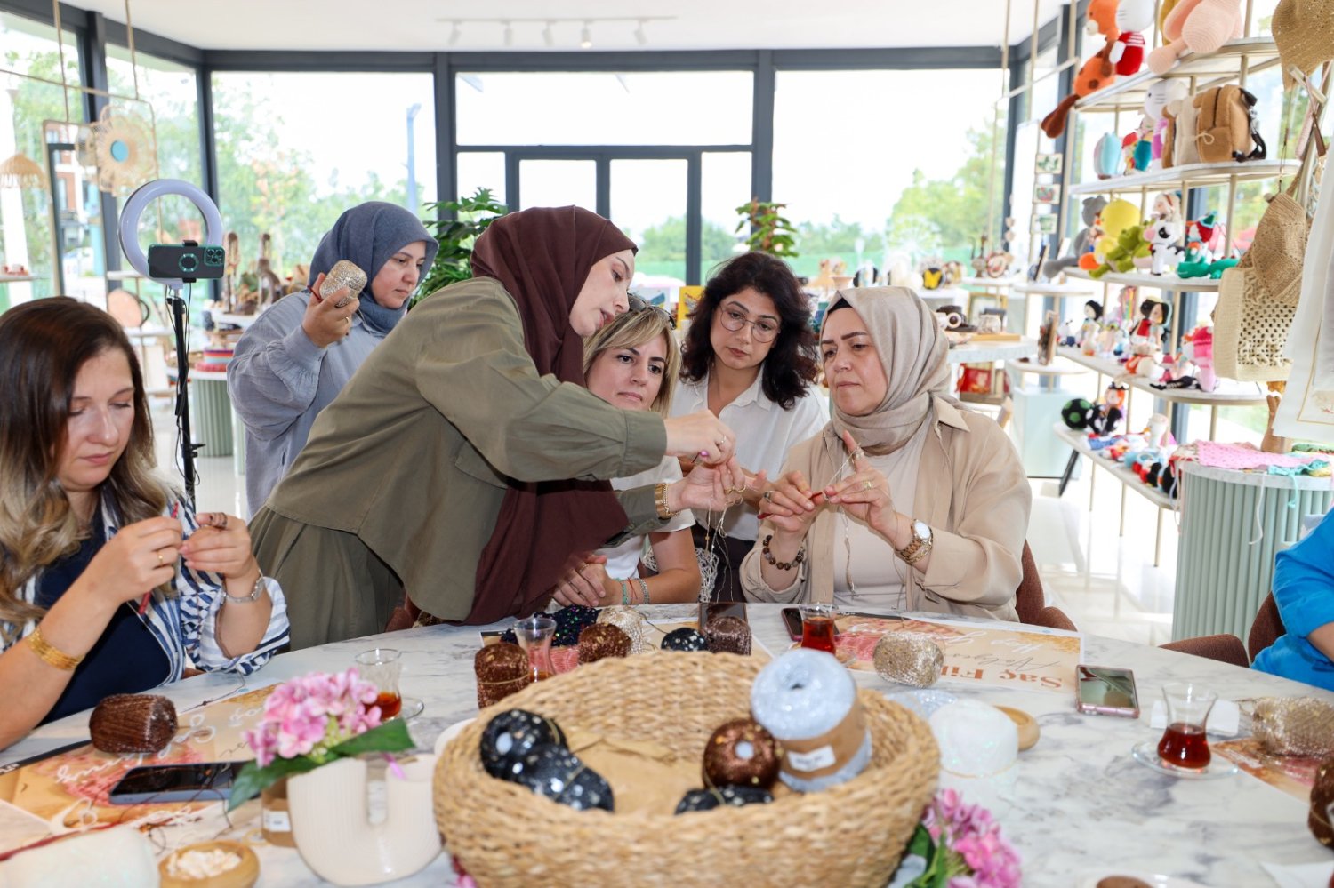 Başiskeleli Hamarat Hanımlar Modayı Yakından Takip Ediyor