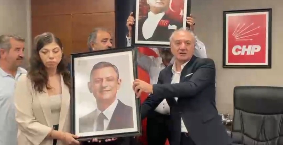 CHP Kocaeli'de Tarihi Kopuş! İl Ve 12 İlçe Örgütü Görevi Bırakıyor