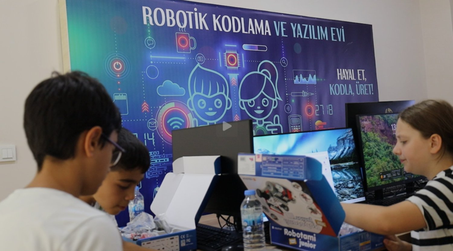 İzmit Belediyesi Robotik Kodlama Ve Yazılım Evi’nde Eğitimler Başladı