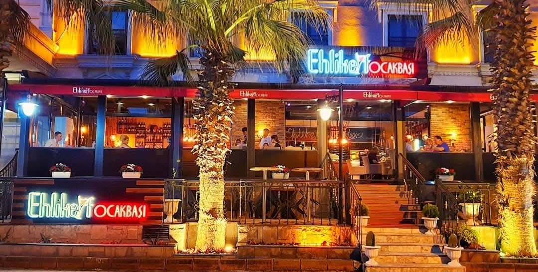 İzmit Yahyakaptan’da Eğlence Mekanına Silahlı Saldırı